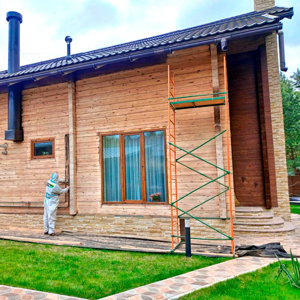 Покраска деревянного дома компанией 